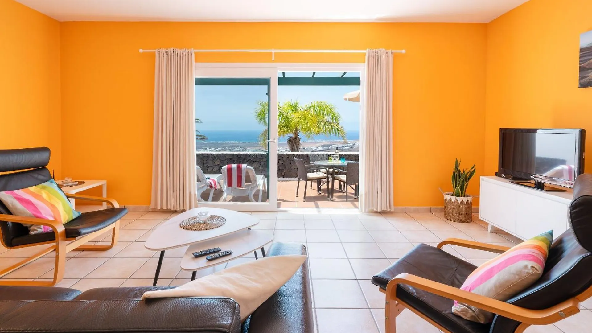 Apartment Mit Meerblick In Ruhiger Lage Tias