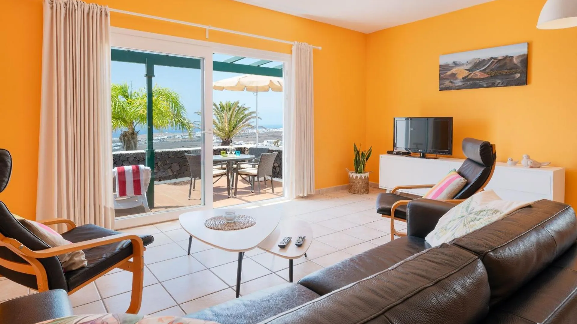 Apartment Mit Meerblick In Ruhiger Lage 蒂亚斯